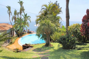 Гостиница Secluded Villa In Tropical Garden Paradise  Арку-Де-Сан-Жорже